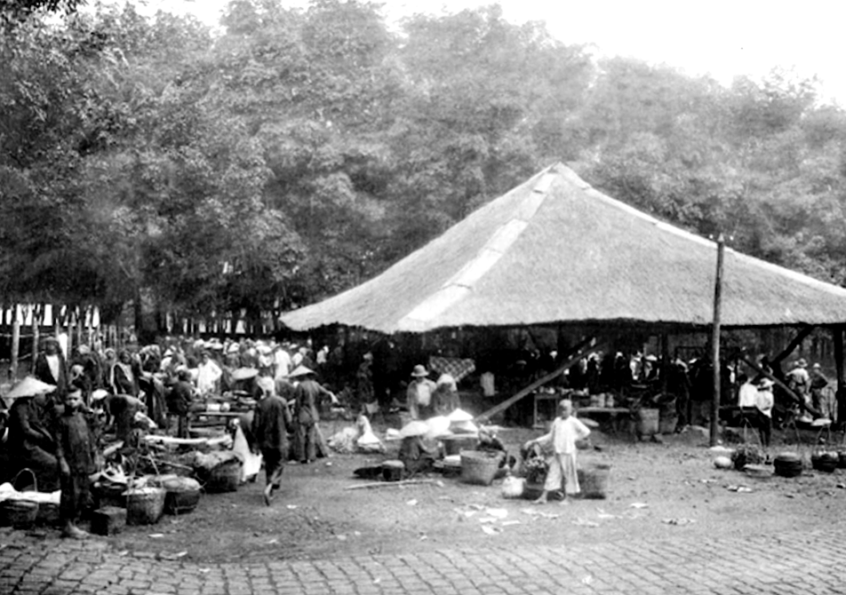 Buổi họp chợ của người lao động tại đồn điền Suzannah vào tháng 10-1926 - Ảnh: Entreprises-coloniales.fr